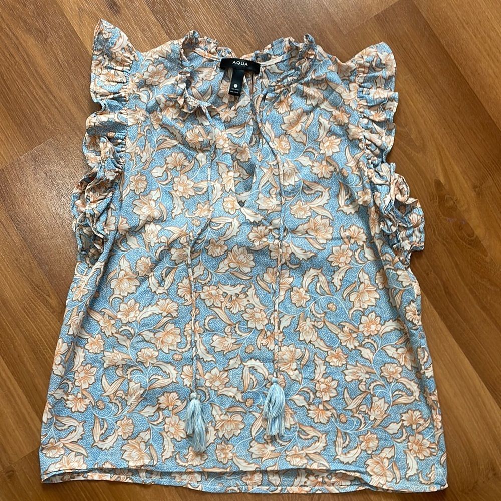 Aqua flutter ruffle sleeve top size small excellent like new